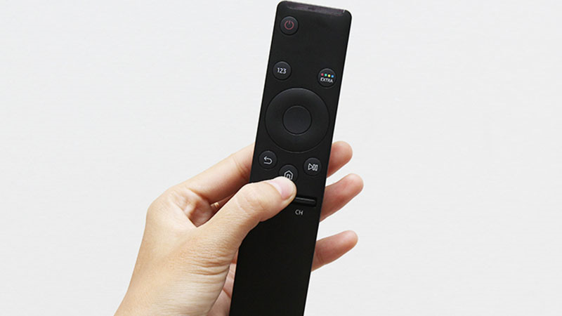 Nhấn nút Home trên remote